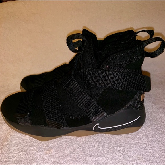 👟 LeBron James High Tops 👟 - Picture 7 of 8